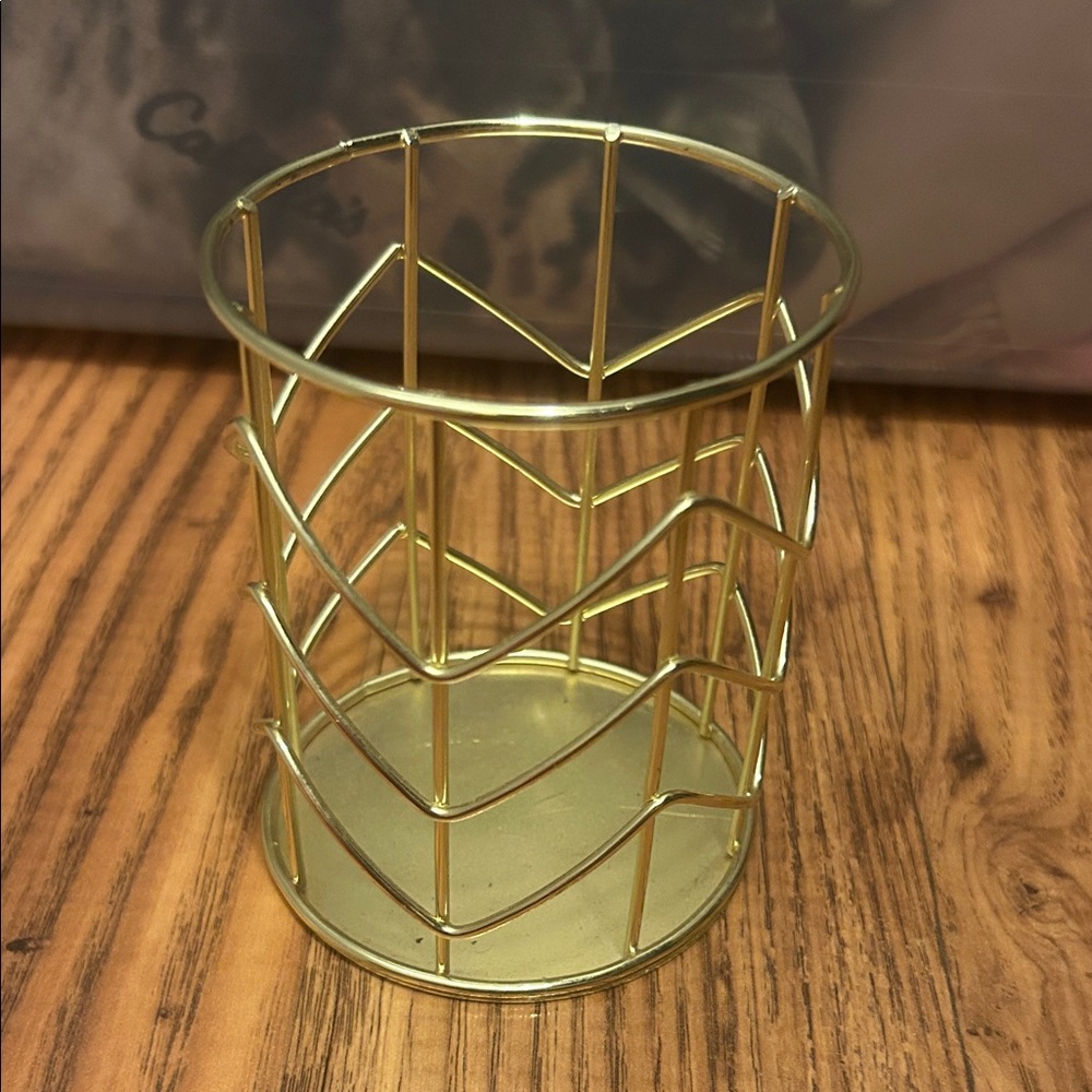 Gold Room Decor Set - Picture 5 of 7